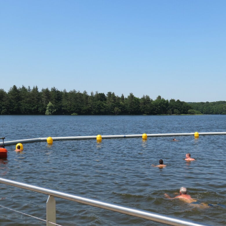 Barrage long etanche et gonflable