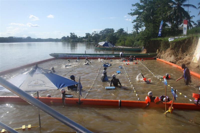 Terrain gonflable de natation / Water-polo