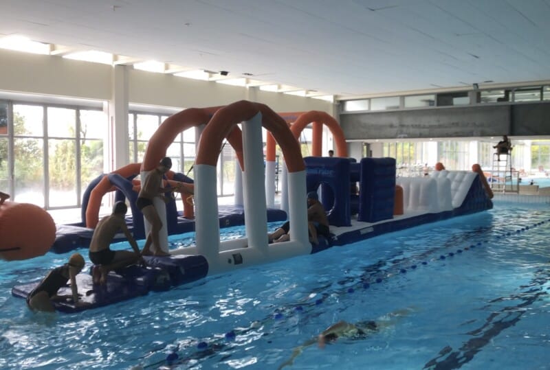 Parcours aquatique gonflable monobloc