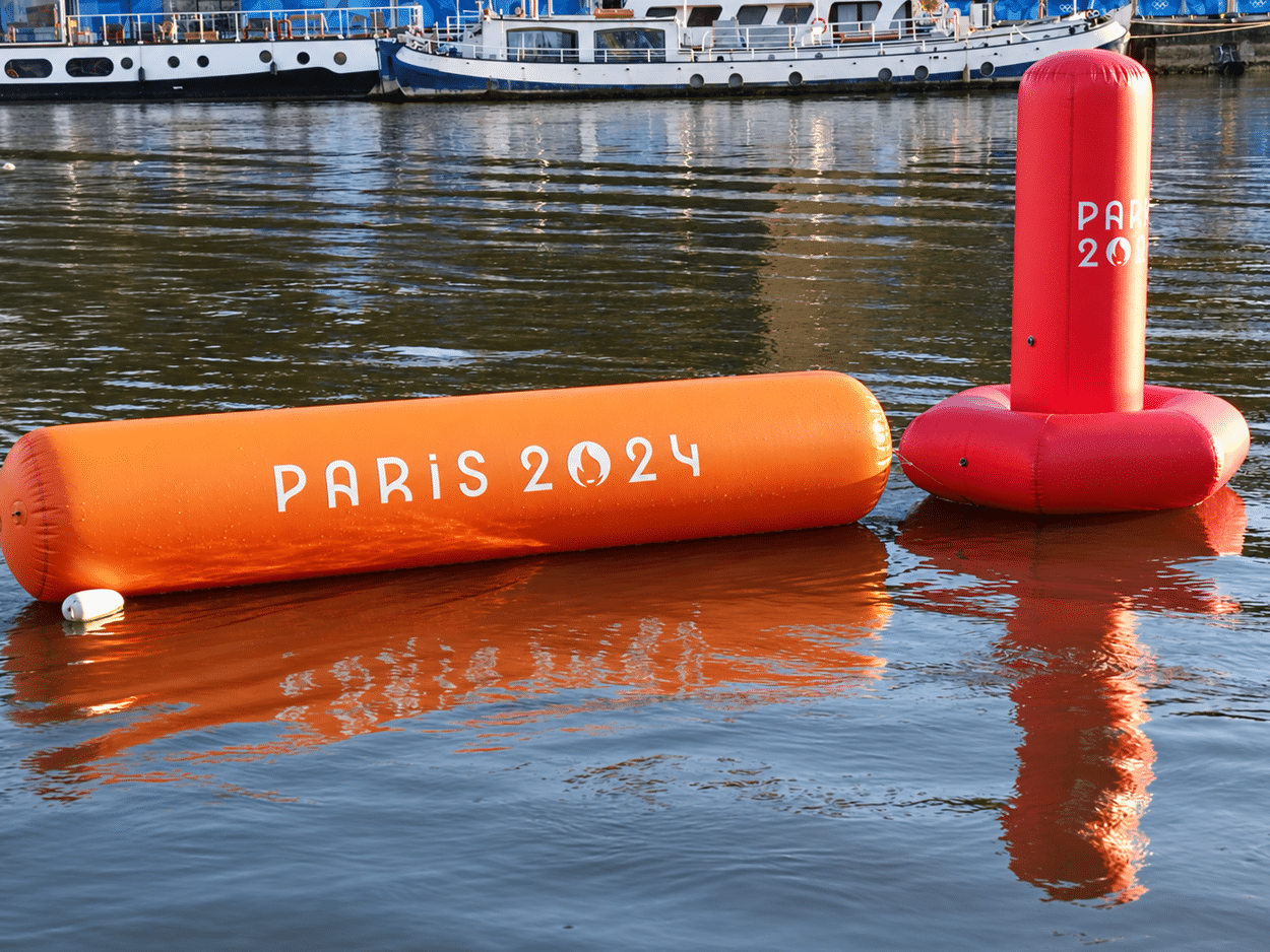 Cylindrical Buoy for Courses & Regattas Flotteur de délimitation gonflable utilisé lors des jeux de Paris 2024