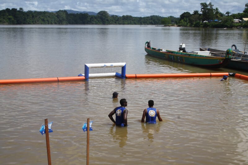 Terrain gonflable de natation / Water-polo
