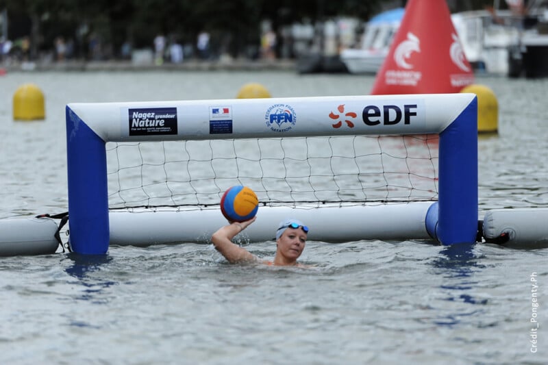 Terrain gonflable de natation / Water-polo