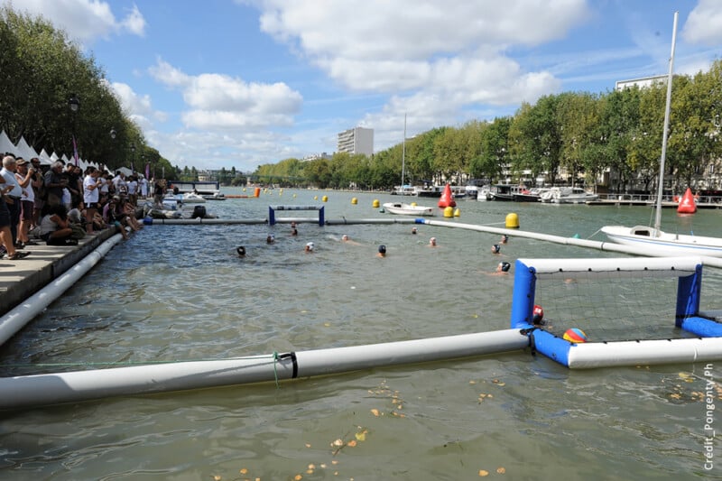 Terrain gonflable de natation / Water-polo