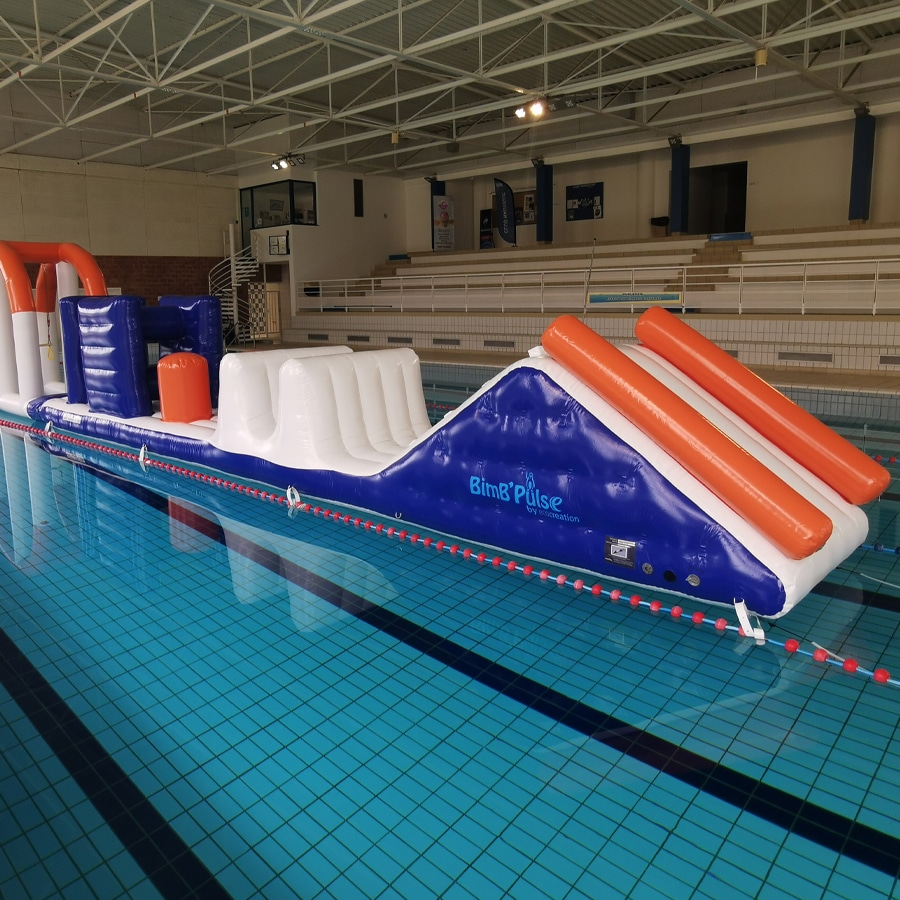 Parcours aquatique gonflable monobloc