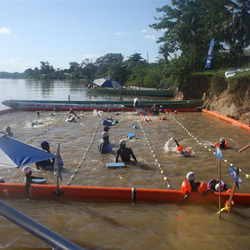 Terrain gonflable de natation / Water-polo