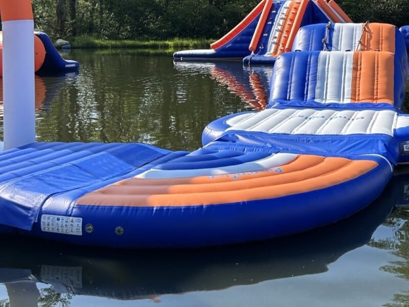 Connexion virage pour parcours aquatique gonflable