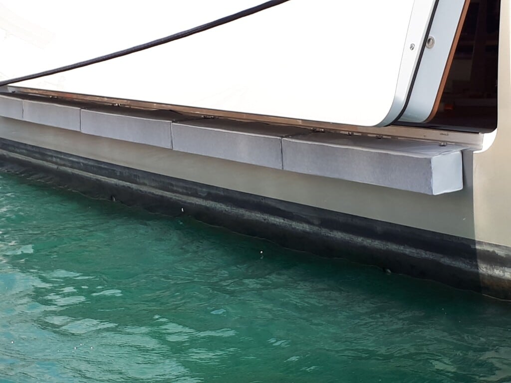 Pare battage parallélépipédique gonflable ou mousse pour yacht