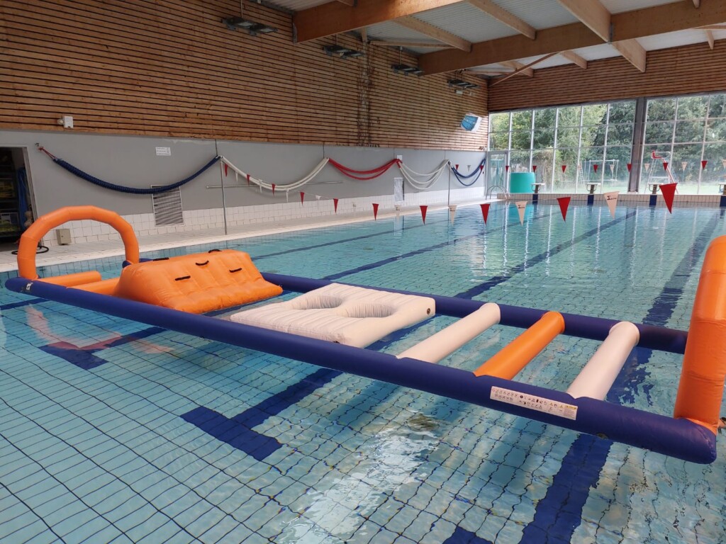 Parcours pédagogique gonflable pour l'apprentissage de la nage