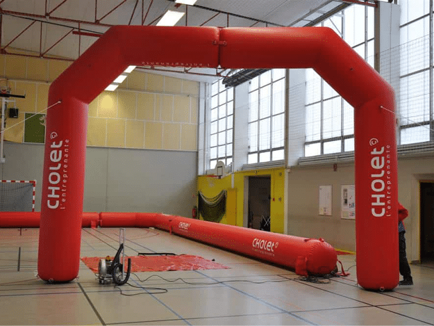 Potence gonflable transformable en arche et delimitation de terrain 3 en 1